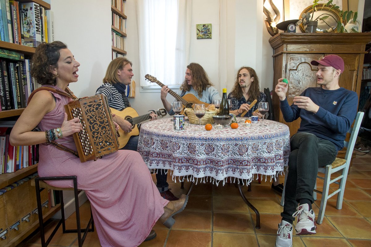 ArtsolisParis's tweet photo. Il va y avoir de la créativité dans l’air. #Jagas entre en résidence à partir de ce 29/05, jusqu’au 02/06 2022 au Studio 240 de Cormeilles en Parisis. De quoi bien préparer la tournée RAVI.E.S.
Leur album en prévente 👉https://t.co/ICmupAiAxk
@MarjanRecords 
#artsolis https://t.co/0SIERm5itP