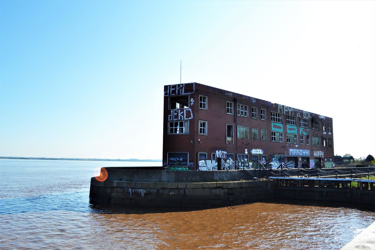 MKPurches's tweet photo. Entrance to the old fish dock #Hull #Humber #maritimeheritage #abandoned #abandonedplaces #fishingindustry #dock #lockgates https://t.co/wiZD8nBPNB