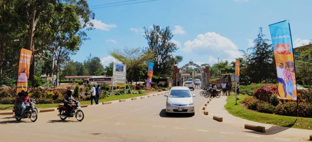 Ronkawamara's tweet photo. Historic weekend at @Ntare_School for the @ntare_league final! Thousands of OBs travelled to inspire a new generation of lions! Ntare remains the most impactful part of my life! It’s not an education you get, but a transformation and a family for life. There’s nothing like Ntare! https://t.co/JjT1oxFz4J