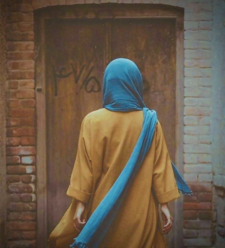 تیری   دہلیز   پہ   اقرار    کی    امید    لیے... 
پھر کھڑے ہیں ترے انکار کے مارے ہوئے لوگ...

مرزا اطہر ضیا