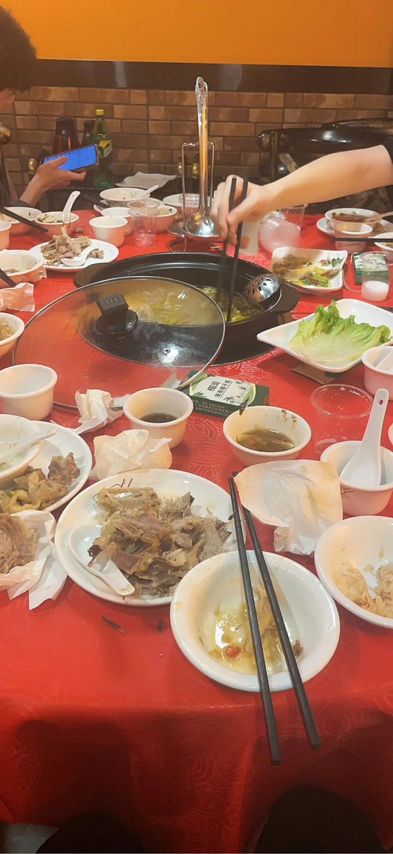 หน่ายหยูลงรูปที่ไปทานอาหารกันหลังจากงานแชมเปี้ยนไนท์เมื่อวานค่ะ

#Wolves_Naiyu