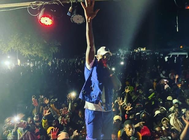 One man Show,Thanx Kariba !!! Next Stop Harare Ok Grand Challenge 4 june see u there!!! <a href="/hkdbandofficial/">HKD Band</a>