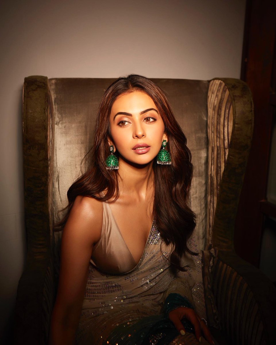 Rakulpreet's tweet photo. In a blingtasticmood 😜 https://t.co/X2DjPMqlO4