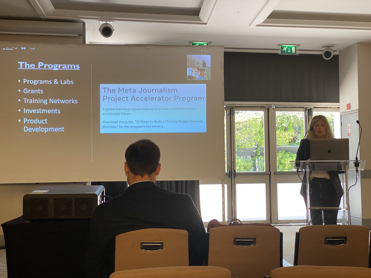 drmattcarlson's tweet photo. With some wonderful foliage behind her, @sarahkwiley gives us a fascinating snapshot of her network analysis of tech funding of news #ica22 #hsjmc https://t.co/kgWzk0Y8fv