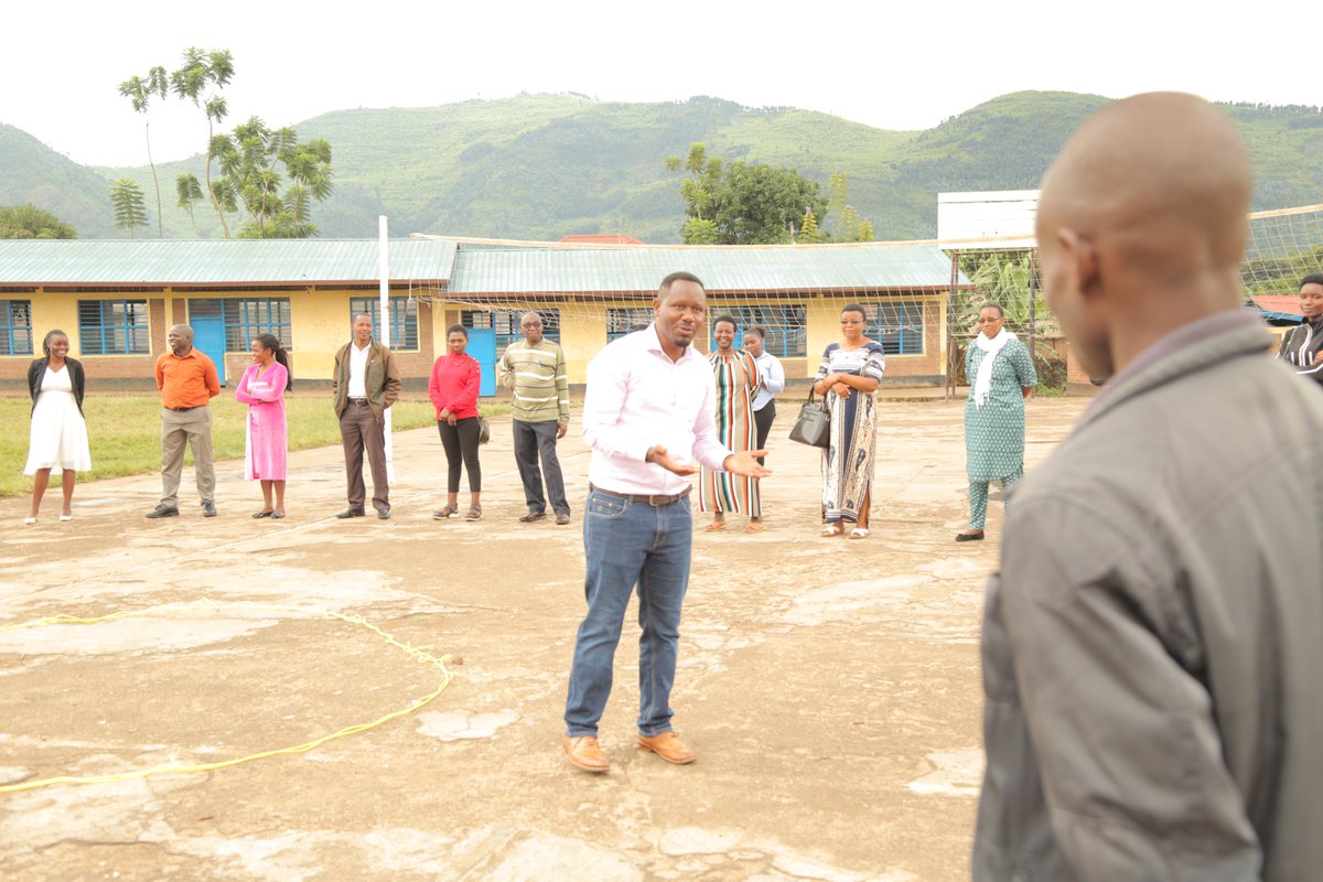 Righttoplayrw's tweet photo. Today, we're kicking off the training on LtPT approach for SET teachers in @RubavuDistrict, @KayonzaDistrict &amp; @RuhangoDistrict. The approach aims to revolutionize the way SET subject is taught, by emphasizing on practical exercises during the lesson especially through tinkering. https://t.co/IxiqlALlf6