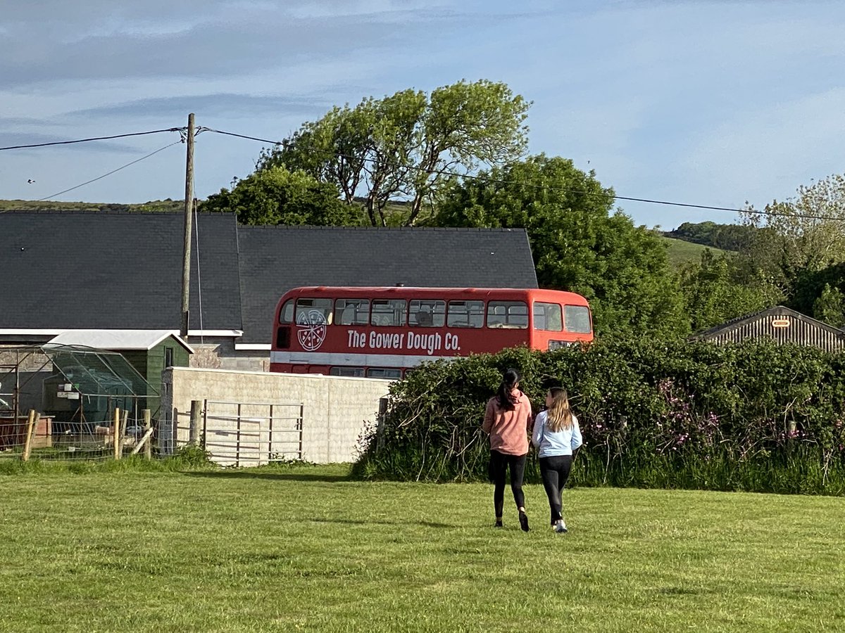 And they’re off !! … Day 2 walk begins with a brief from Emma and the Urdd team then a 15 km walk ahead of them , aiming to get to to the finish by 14:00 ❤️🖤<a href="/officialCHS/">CHS</a> <a href="/UrddAwyrAgored/">GwasanaethAwyrAgored</a> <a href="/MissSJames1/">Miss S James</a> @MsBYarrow <a href="/MrPowellCHS/">CHS Design & Technology</a>
