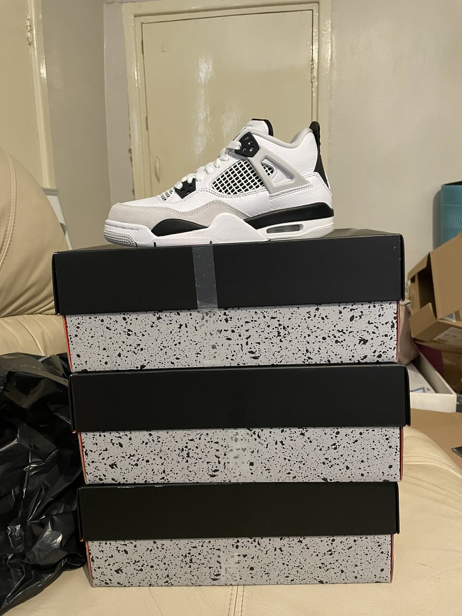 hazbobb's tweet photo. 2 more to come
B:@MirageBots
P:@ByteProxies 
CG:@thesoleradar @NotifyEU @ClosedCulture 
WTB someone who can rip the tape off the box safely
@EarthSideIO let me in plz… just do it https://t.co/RrwvxD1grX