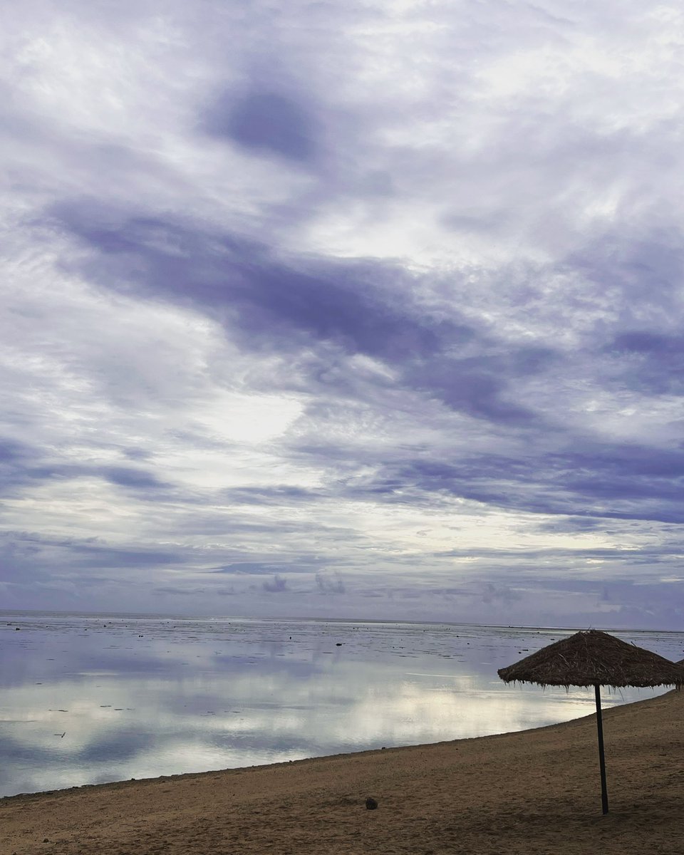 So the tide was low the entire time while in Fiji. Well, it started to come in in the morning, and then go out in the afternoon. We were not able to go swimming in the ocean but that’s okay, I admired it  from afar lol! #reef <a href="/OutriggerFiji/">Outrigger Fiji</a> <a href="/vernflan/">𝗣𝗲𝘁𝗲𝗿 𝗙𝗹𝗮𝗻𝗮𝗴𝗮𝗻</a> #fijiflanagans #fiji
