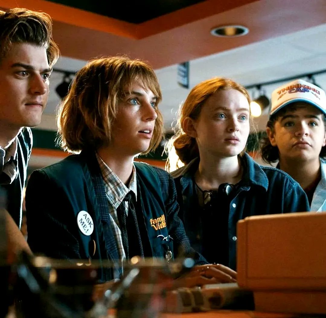 rahulshraiger's tweet photo. Whoever decided to put lucas,max,dustin+steve,nancy,robin and eddie together is a fucking genius .
#StrangerThings4
#StrangerThings https://t.co/drRGnEwfQF