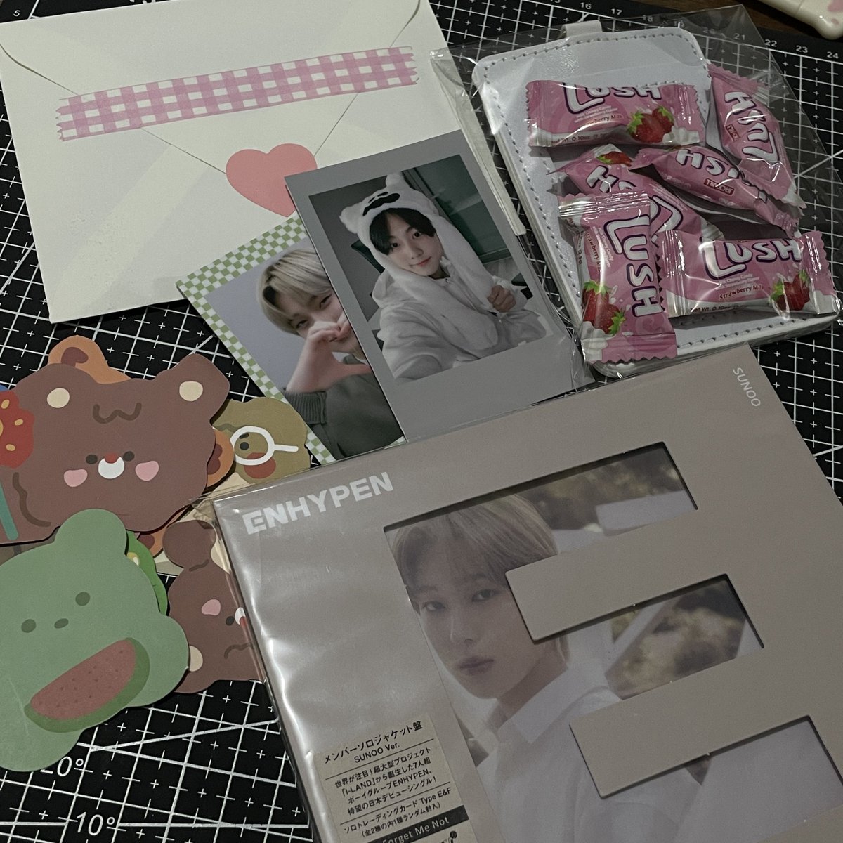 hybeshop's tweet photo. happy mail from @matchacart π
after more than a month of collbreak bec of senkou, i finally found my may prio - sunoo blue soljack. lagi akong napupuyat π€£β¨
thank you, @matchacart for letting me adopt this pc, for the freebies, and for the fast transaction. πβ€οΈ
#tymatcha https://t.co/o7qqToCfvd