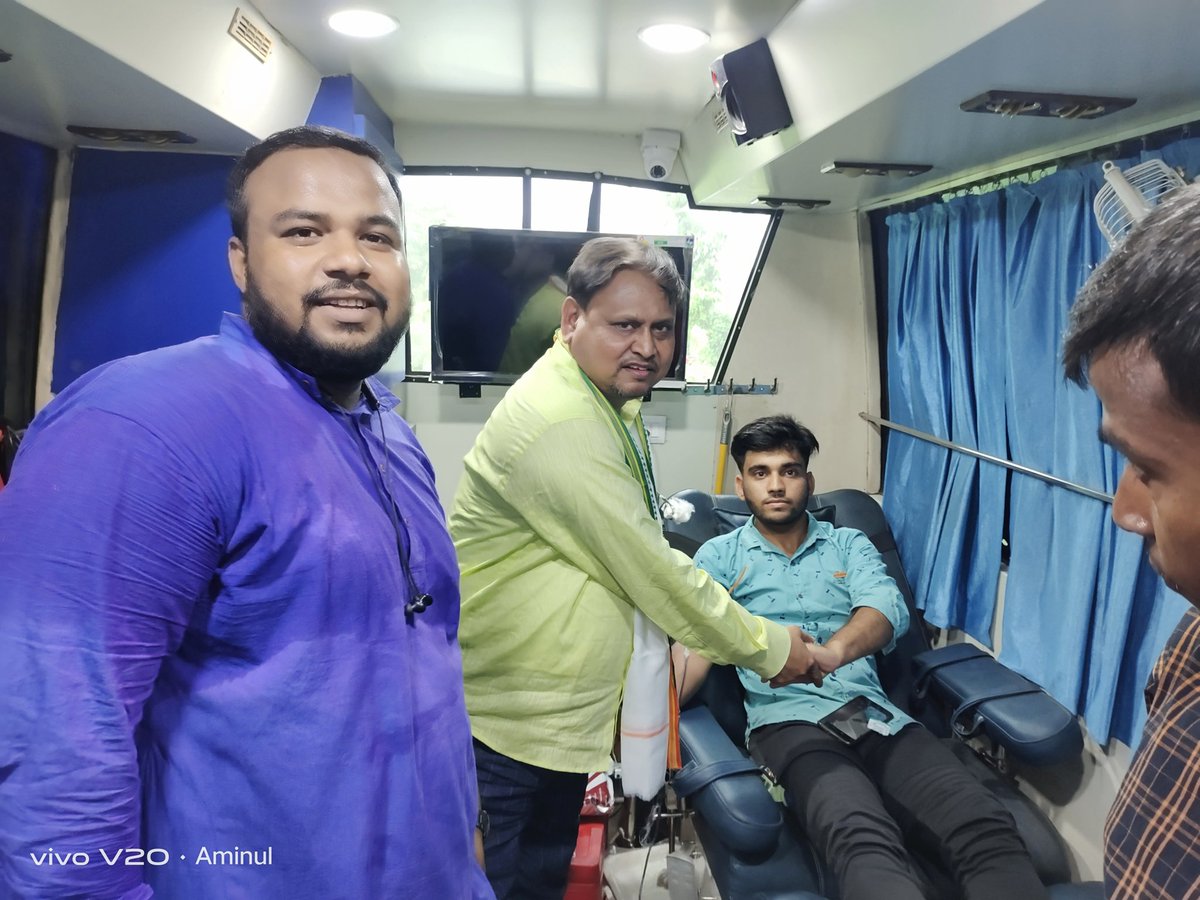 Humayunjup's tweet photo. #রক্ত_দান
          #জীবন_দান।।
আজ নদীয়ার কালীগঞ্জ থানার অন্তর্গত ঘাসুরিয়াডাঙ্গায়  "ইমারজেন্সি ব্লাড সার্ভিস" (EBS)-এর উদ্যোগে রক্তদান শিবির অনুষ্ঠানের বিশেষ কিছু মূহুর্ত।।

#blooddonation 
#EBS https://t.co/uFHGoZ0XEG