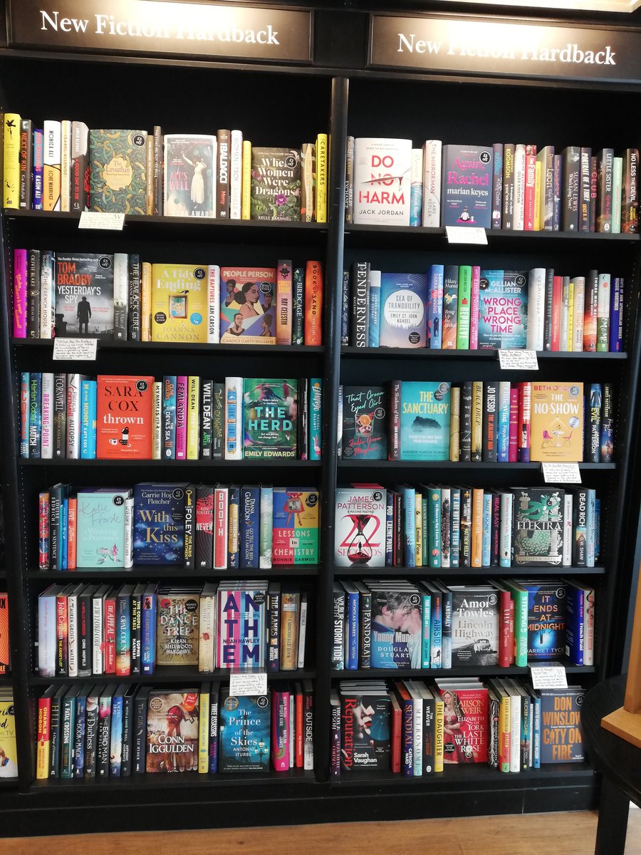 HemelWstones's tweet photo. Perfect weather for popping to the bookshop &amp; having a browse @riversidehemel #bookbrowsing https://t.co/51vBCiZtYb