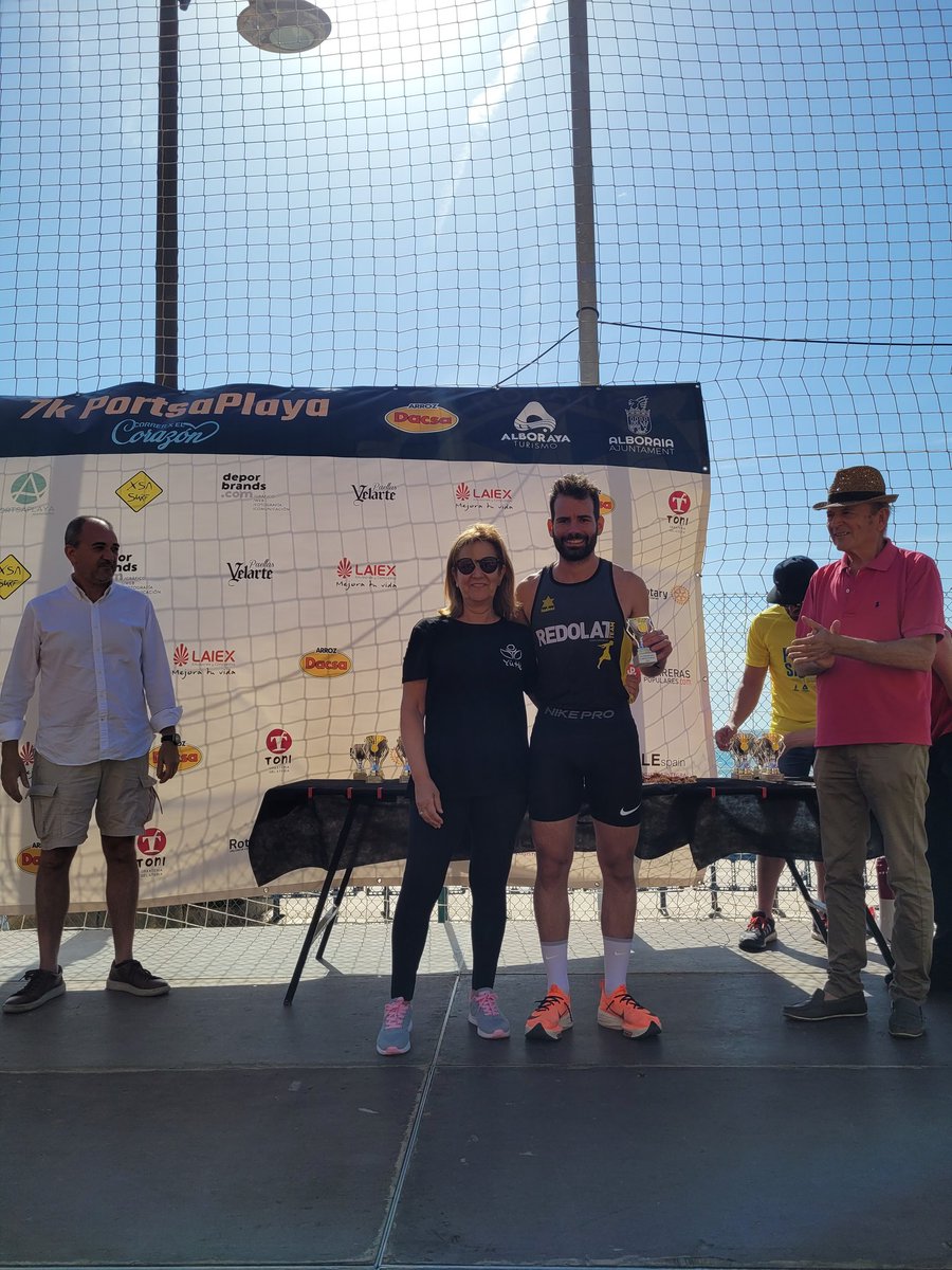 MatiasLSartori's tweet photo. Hoy participamos de la #7KPortSaplaya representando a nuestra @ComunidadYuhe ¡Gracias Xsa Surf, @ayto_alboraya y @RotaryES Valencia por organizar esta carrera solidaria. https://t.co/m6lLx2NPOo