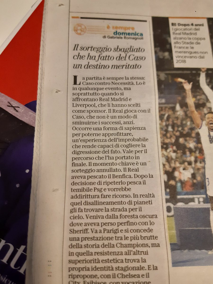 Edorsi53's tweet photo. Imperdibile #GabrieleRomagnoli stamani su @repubblica. Al sorteggio degli ottavi di finale #Champions il #RMadrid aveva pescato il #Benfica e si ritrovò il #Psg. #FPerez minacciò di far ricorso. Non immaginava che cosa il destino gli avrebbe riservato. https://t.co/rYFB7DckUh