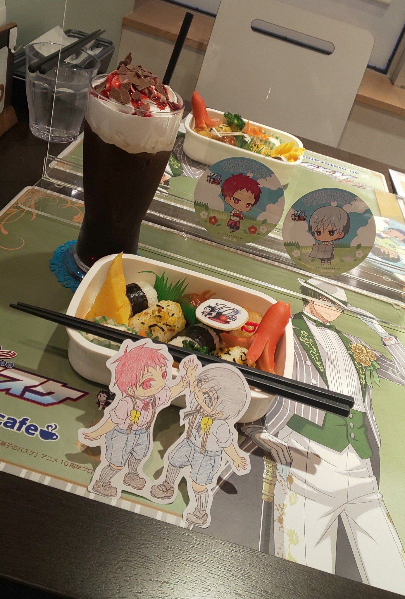 東藤要 祝黒子のバスケアニメ10周年 祝アニメイトカフェ10周年 ま 後半二回目 赤 今度はおにぎりお弁当です ま このタコさんウインナーは目と口が有るんだよ 赤 そして 〆はコーヒーだね ま 一回は飲んでたな T Co 東藤要 祝黒子のバスケアニメ10周年 祝アニメイトカフェ10周年 ま 後半二回目 赤 今度はおにぎりお弁当です ま このタコさんウインナーは目と口が有るんだよ 赤 そして 〆はコーヒーだね ま 一回は飲んでたな T Co