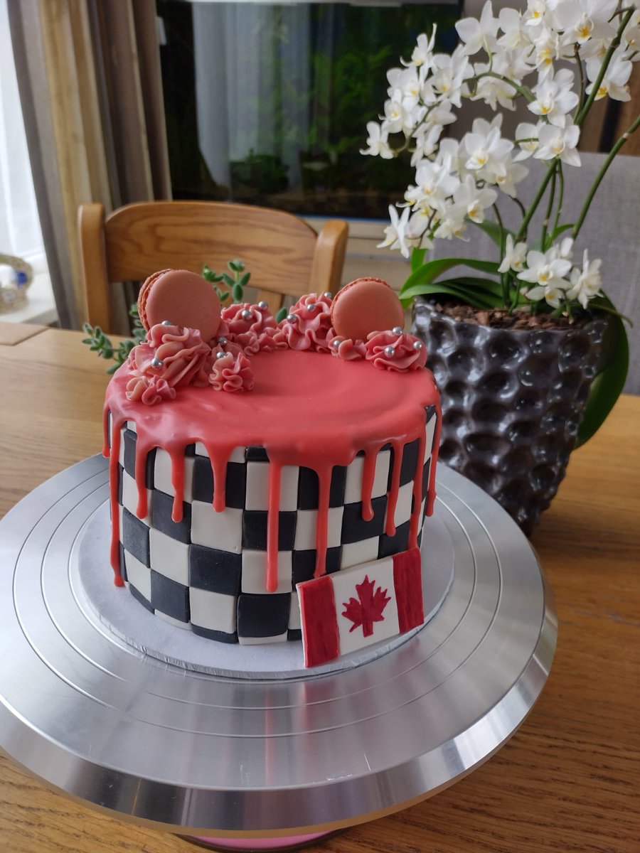 coolgalsoof's tweet photo. This is the cake i made inspired by #catesbrother by the gorgeous @maisiehpeters !! it took a long time to make but i am so in love with the result!! now go stream the song!!!
(i included a flag since it's the new canadian national anthem) ;) https://t.co/k8ExMKHmEb