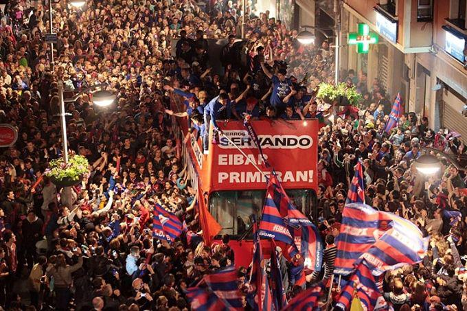 emctear's tweet photo. It was a miracle when Eibar, the team from a town of 27,000 people, won promotion to Spain's top division once. Tonight, they could do the unthinkable and win a second promotion to LaLiga Santander. 

THREAD https://t.co/l9cXzta7qm