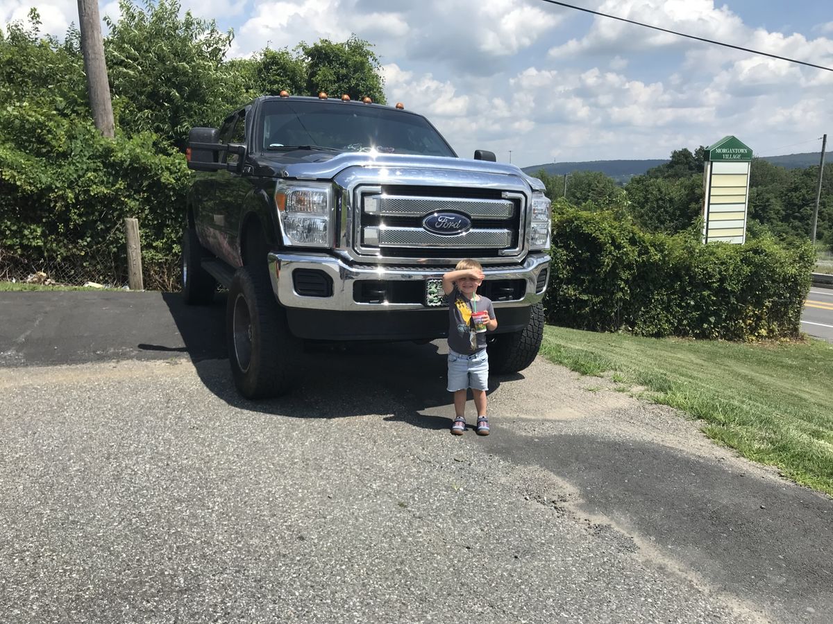 fietsprofessor's tweet image. One of these vehicles is considered so dangerous that it has to have an enforced speed limiter.

The other one is a SUV.