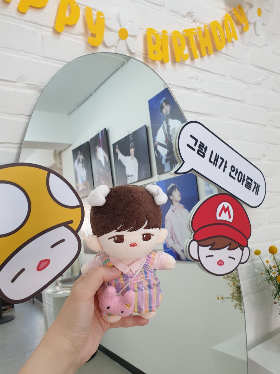 angdoooong's tweet photo. 양말두 더 사고 복권긁으러 막날 또 다녀왔어요ㅋㅋㅋ윈드들이랑 다같이 모여서 추첨 이벤트도 참여하구 정말 재밌었습니다🥰액자당첨은 안됐지만ㅠ경품도 타구 기분이 넘 조아요🥰마지막까지 넘넘 고생하셨습니다❣
#Mario_Marble #재환이와_지구여행
#김재환 https://t.co/al88stSzR6