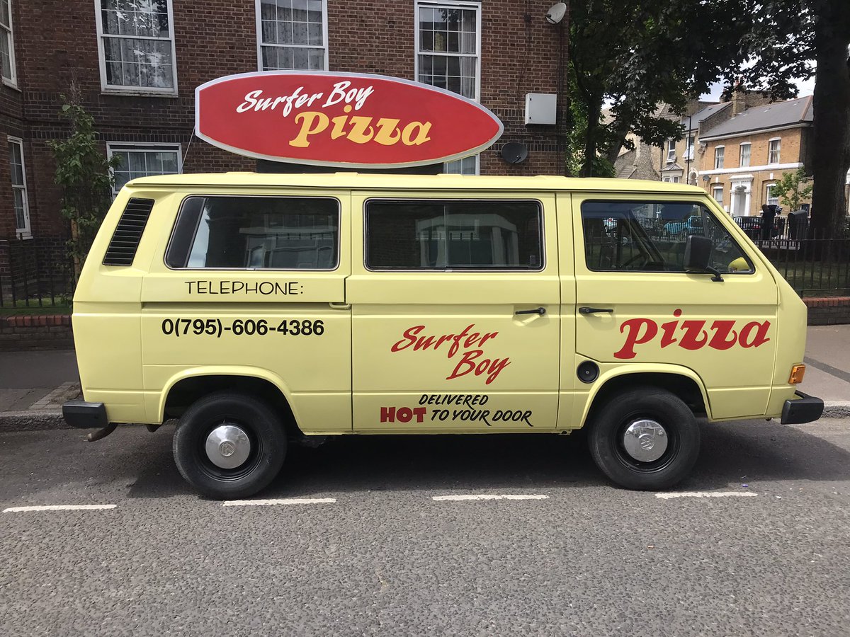 fable_feast's tweet photo. Look out for this van around Clissold Park today! Free Demigorganzola pizzas! #StrangerThings #stokenewington #surferboypizzas https://t.co/HQv0lMHmH4