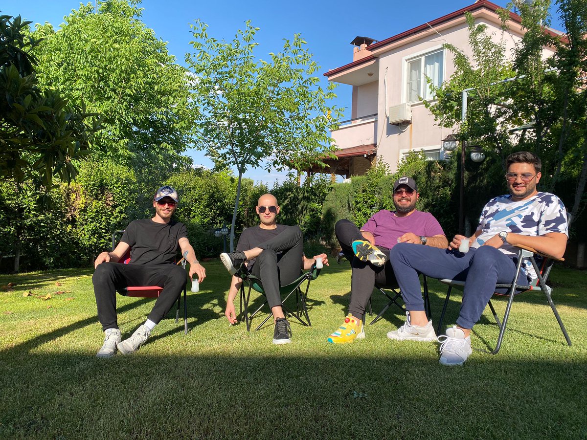 Birbirimize yalan söyleyip aynı bağ evinde denk geldik