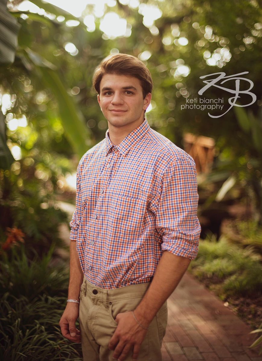 kashort5's tweet photo. My gorgeous boy! Thank you Keti Bianchi Photography, these came out beautiful. 😊🎓💙💛🧡💙🎉🎉🎉 #seniors2022 #BPND #UFbound https://t.co/2ZyuyDmWFs