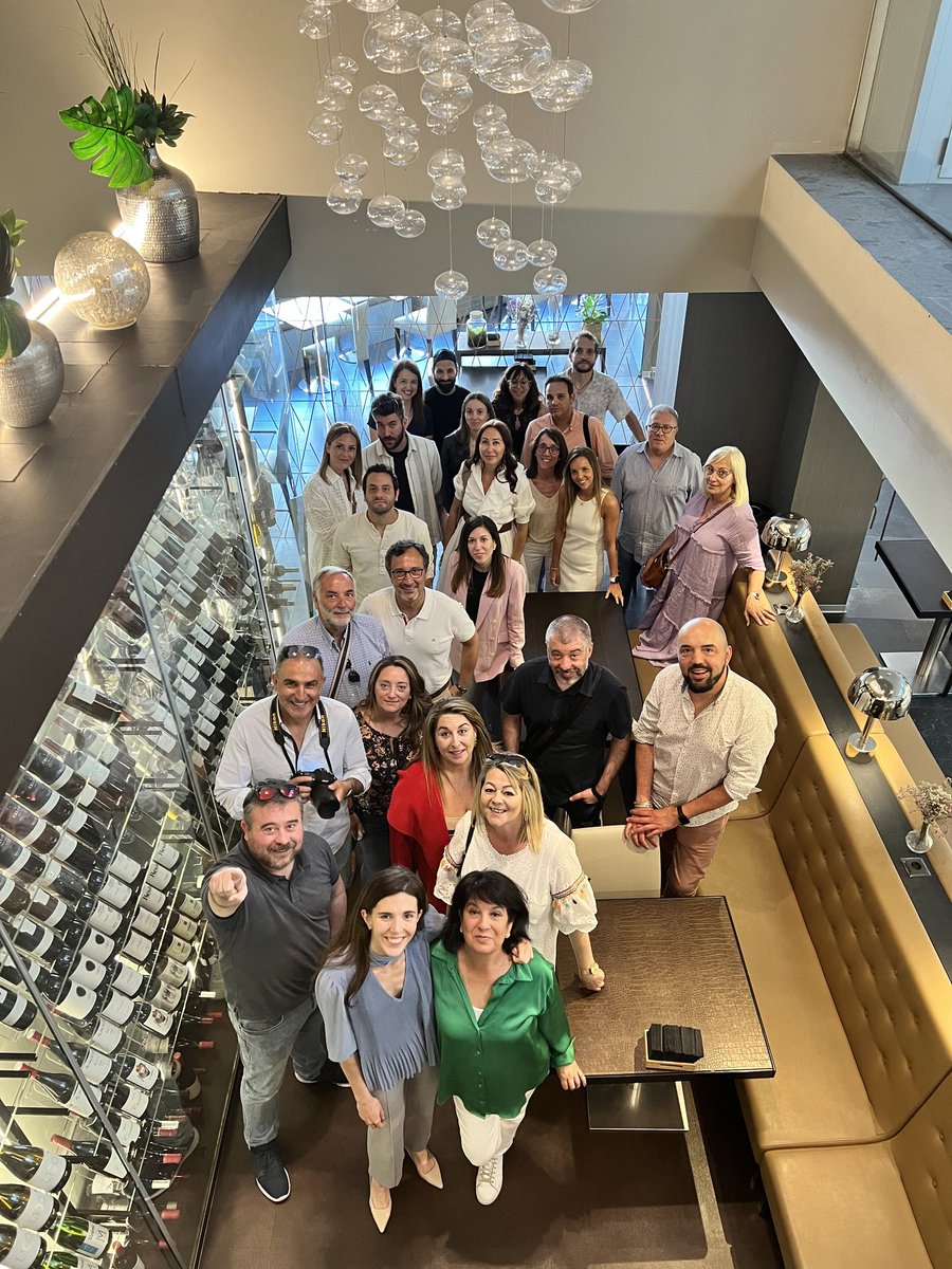 #Coruña | El #HotelPlaza cumple 20 años y lo ha celebrado hoy con un #brunch en su restaurante <a href="/EsenciaCoruna/">EsenciaRestaurante</a> y #cocktail en el #SkyBar situado en su azotea. 

Es la 1° vez que subo ahí arriba y ha resultado ser muy chulo. 😍

#FelizCumple 🥂 y por otros 20 años más!  #20alPlaza!