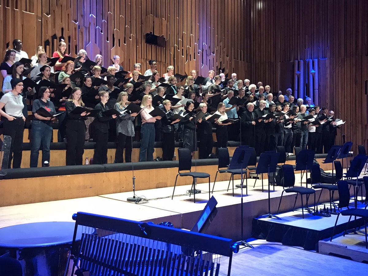 LSChorus's tweet photo. Fabulous final rehearsal @BarbicanCentre . Can’t wait for tonight. The hall is buzzing! 🎉🎶
@londonsymphony #lsocommunitychoir #lsodiscoverychoir #andrejthomas #naguandanobles #albertlee #lifteveryvoice @simonhalsey @davidlmusic https://t.co/RhPSXnNffG