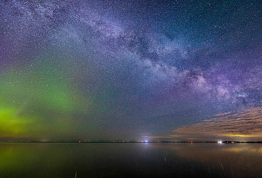 Milky Way and Northern Lights over Lake Winnipeg. 
It’s not often that you can capture this 2 beauties together. 
#lakewinnipeg #photography #NorthernLights