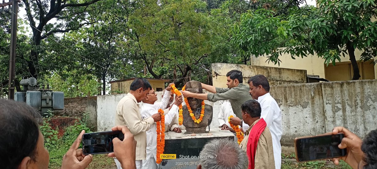 RajSinghBastiUP's tweet photo. #बस्ती
#धरती_पुत्र श्रद्धेय चौधरी चरण सिंह जी की 35वी पुण्यतिथि चौधरी चरण सिंह फील्ड होस्टल में मनाई गई।
#ChaudharyCharanSingh 
@RLDparty @jayantrld https://t.co/TC7IYzs7Mq