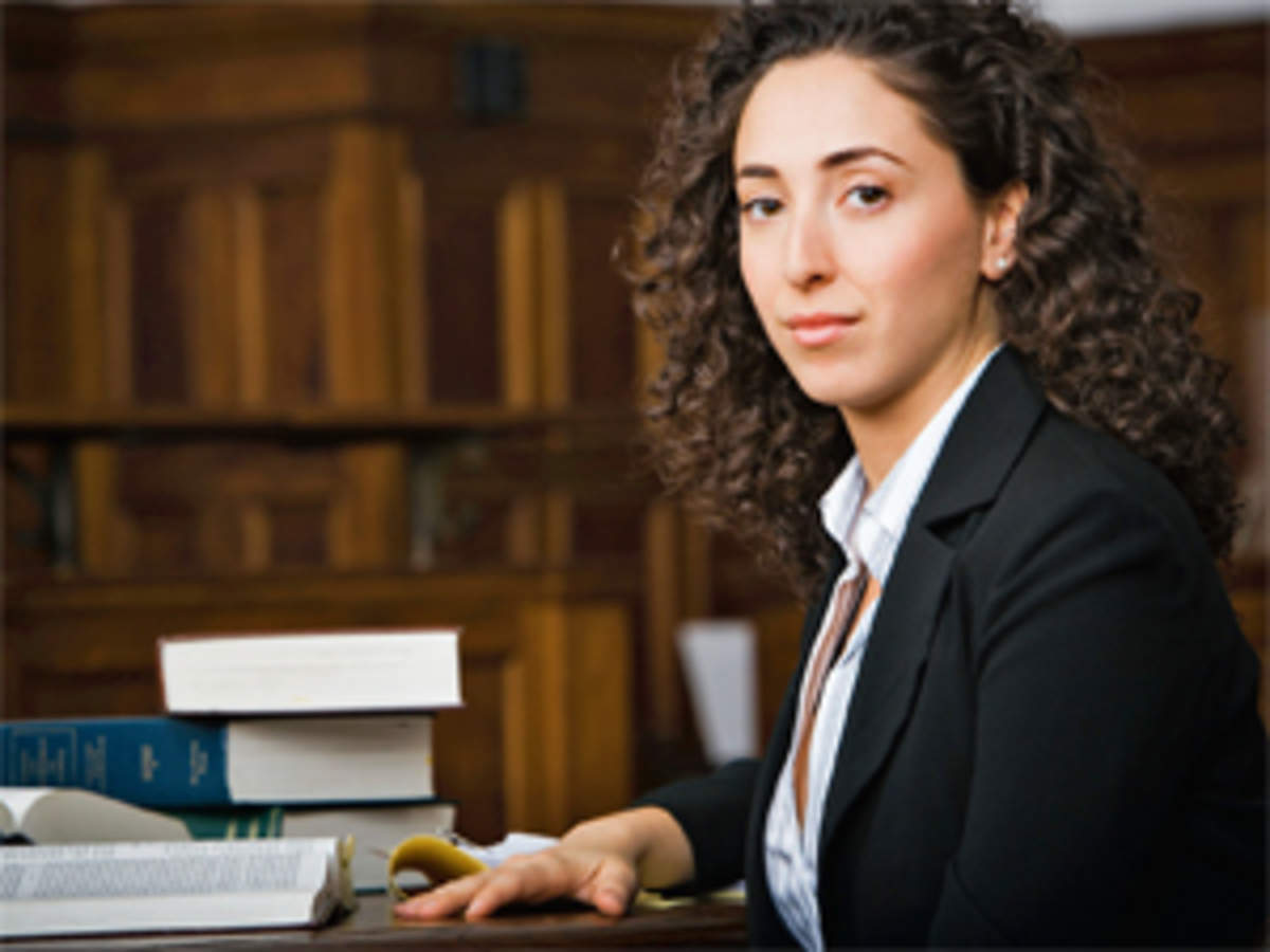 El TS excluye los ingresos de la pareja de hecho de la unidad familiar para ser beneficiario del subsidio por desempleo (Sentencia de la Sala de lo Social del Tribunal Supremo, de 27 de abril de 2022).