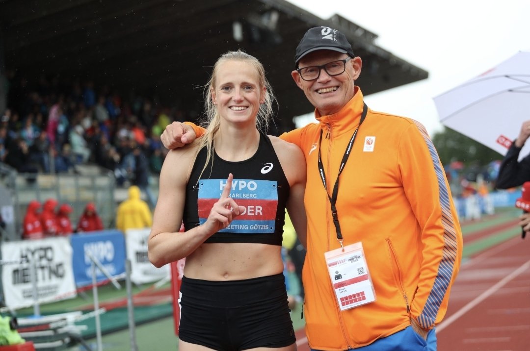 Atletiek Live (@atletieklive) on Twitter photo Jaaaaaaaa !!! <a href="/AnoukVetter/">Anouk Vetter</a> wint als 1e Nederlandse atleet ooit (!) de prestigieuze Hypo Meeting in Götzis 🇦🇹 Met een Heptathlon score van 6693 punten verbeterd ze ook haar eigen Nederlands Record van 6689 waarmee ze vorig jaar Olympisch Zilver won. 👏👏👏👏👏
📷 <a href="/runoutofhell/">Bjorn Paree</a> Jaaaaaaaa !!! <a href="/AnoukVetter/">Anouk Vetter</a> wint als 1e Nederlandse atleet ooit (!) de prestigieuze Hypo Meeting in Götzis 🇦🇹 Met een Heptathlon score van 6693 punten verbeterd ze ook haar eigen Nederlands Record van 6689 waarmee ze vorig jaar Olympisch Zilver won. 👏👏👏👏👏
📷 <a href="/runoutofhell/">Bjorn Paree</a>