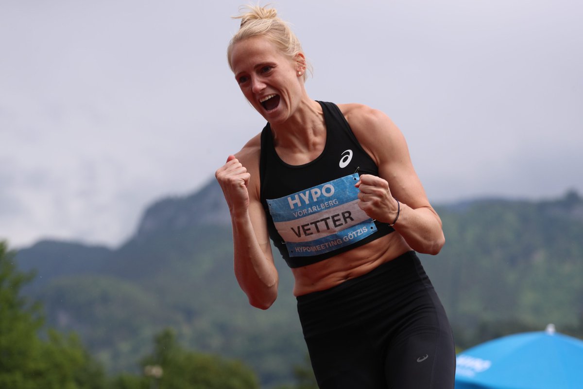 Atletiekunie's tweet photo. 6️⃣6️⃣9️⃣3️⃣ 🤩🚀

Anouk Vetter wint als eerste Nederlandse ooit de meerkamp in Götzis en ze verbetert het Nederlands record op de zevenkamp naar 6693 punten 😱! 

📸 @runoutofhell https://t.co/5QU5kv7HOg