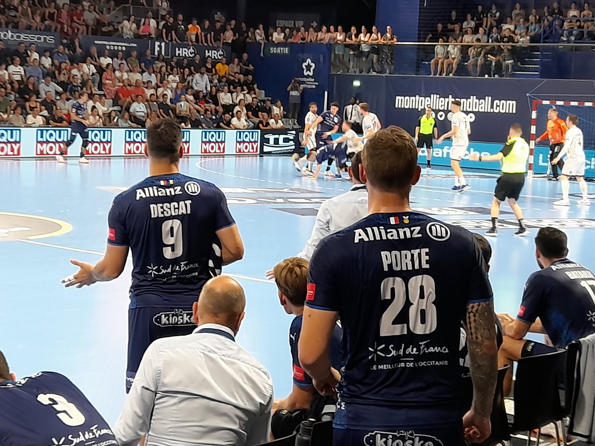 LionelSaugues's tweet photo. Après Paris, Lyon, Saint-Etienne, Nîmes, Perpignan... nous poursuivons nos rencontres sur le terrain entre @FFACOMMERCANTS et les unions commerciales comme ce vendredi à Montpellier lors du match @mhbofficiel vs @HBCNantes grâce aux équipes de notre partenaire @AesioMutuelle https://t.co/rBuPVrTbFH