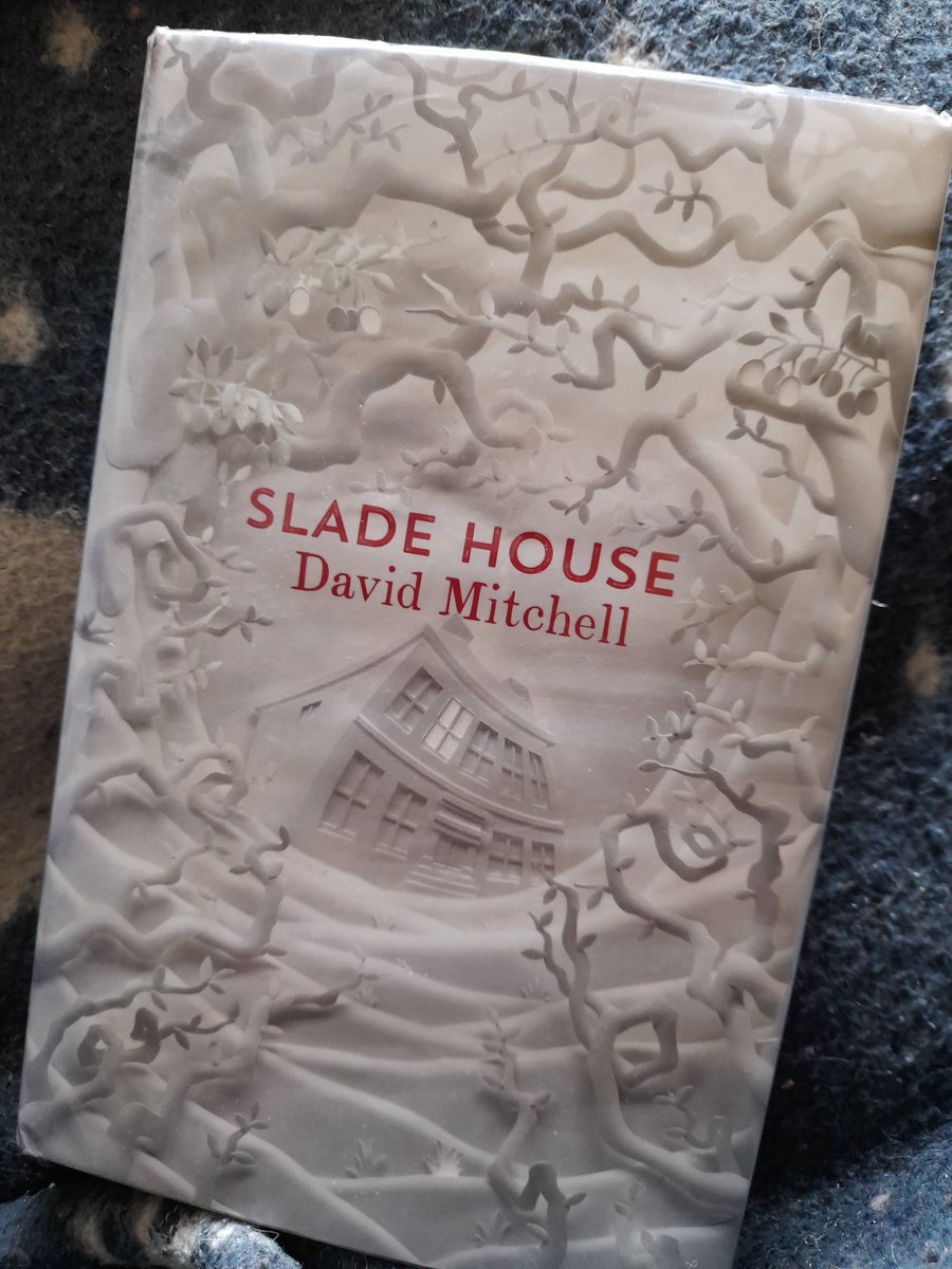 JillTheobald's tweet photo. Sunday reading

 👻 📖 🏠 

#reading #weekendreads #amreading #BookLover #lovelibraries #Rotherhamlibraries https://t.co/riu64QjtGo