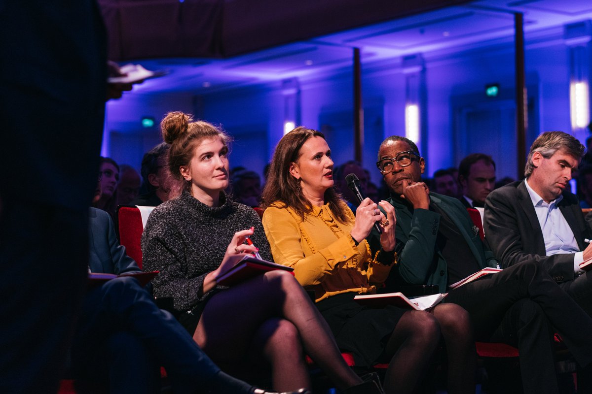 Present your Startup tweet media