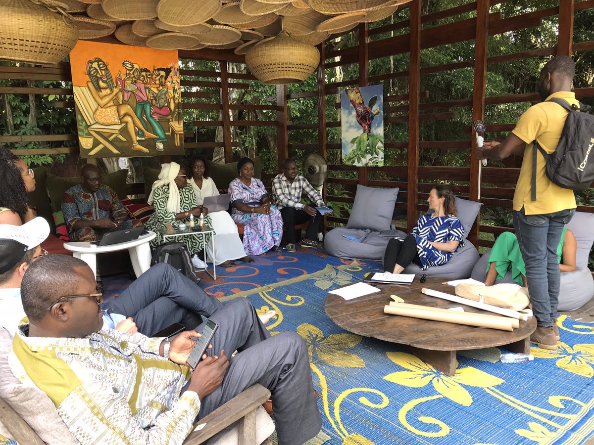 MarioCanaVarona's tweet photo. The last day of the @MamiWataProject ToT ended with the participants getting their certificates. Good luck to these new 🌊#MarineSpatialPlanning trainers! 🇨🇮🇨🇻🇬🇼🇹🇬🇸🇳🇧🇯@GRIDArendal @UNAbjConvention @DRDH_bzh @Csesenegal https://t.co/ULbRjLwzrc