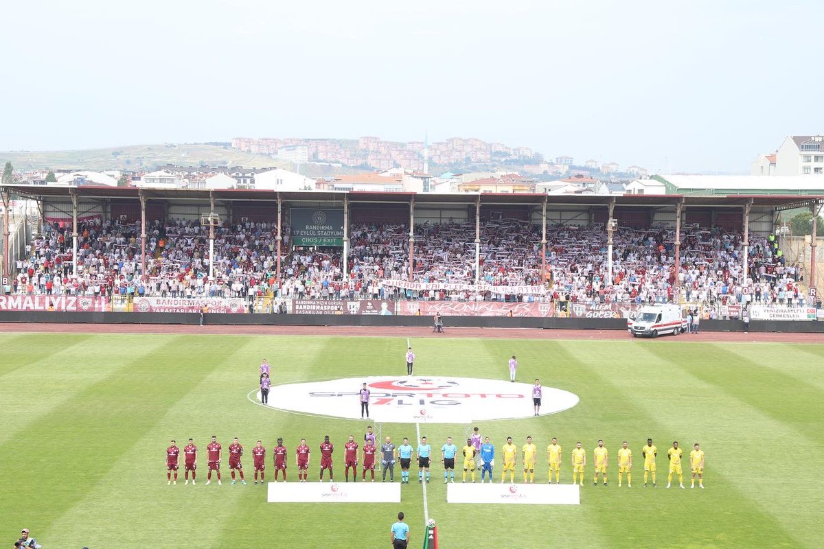 tolgatosunav's tweet photo. Öyle güzelsin,öyle büyüksün ki şanlı Bandırmaspor her saniyesi büyük bir heyecanla geçen rövanş maçında Eyüpspor’u 3-0 gibi net skorla yenerek istediğimizi aldık.
Bizlere destek vermek için tribünlerimize gelen Belediye Başkanlarımıza ve Milletvekillerimize çok teşekkür ediyorum. https://t.co/pRjOzIoI3n