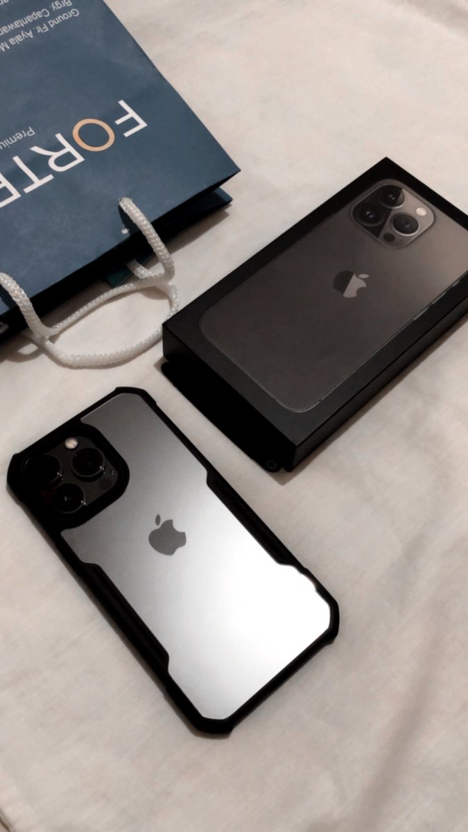 leomarnatz's tweet photo. Just bought my Brandnew Iphone 13 pro fully paid! 🤪 https://t.co/rAVzIjrMBQ