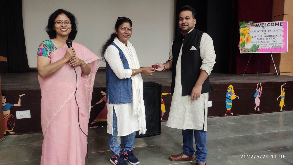 madhuri_var's tweet photo. Monthly meeting of #hub3 #smcteam . #Community #Leaders cherished every moment from appreciation to grievances . #mastertrainers shared their encouraging experiences of interacting with parents.
#delhismc @ArvindKejriwal @msisodia @AtishiAAP @vaibhav4aap @24shailesh @shail2018 https://t.co/mOwFCGrPqq