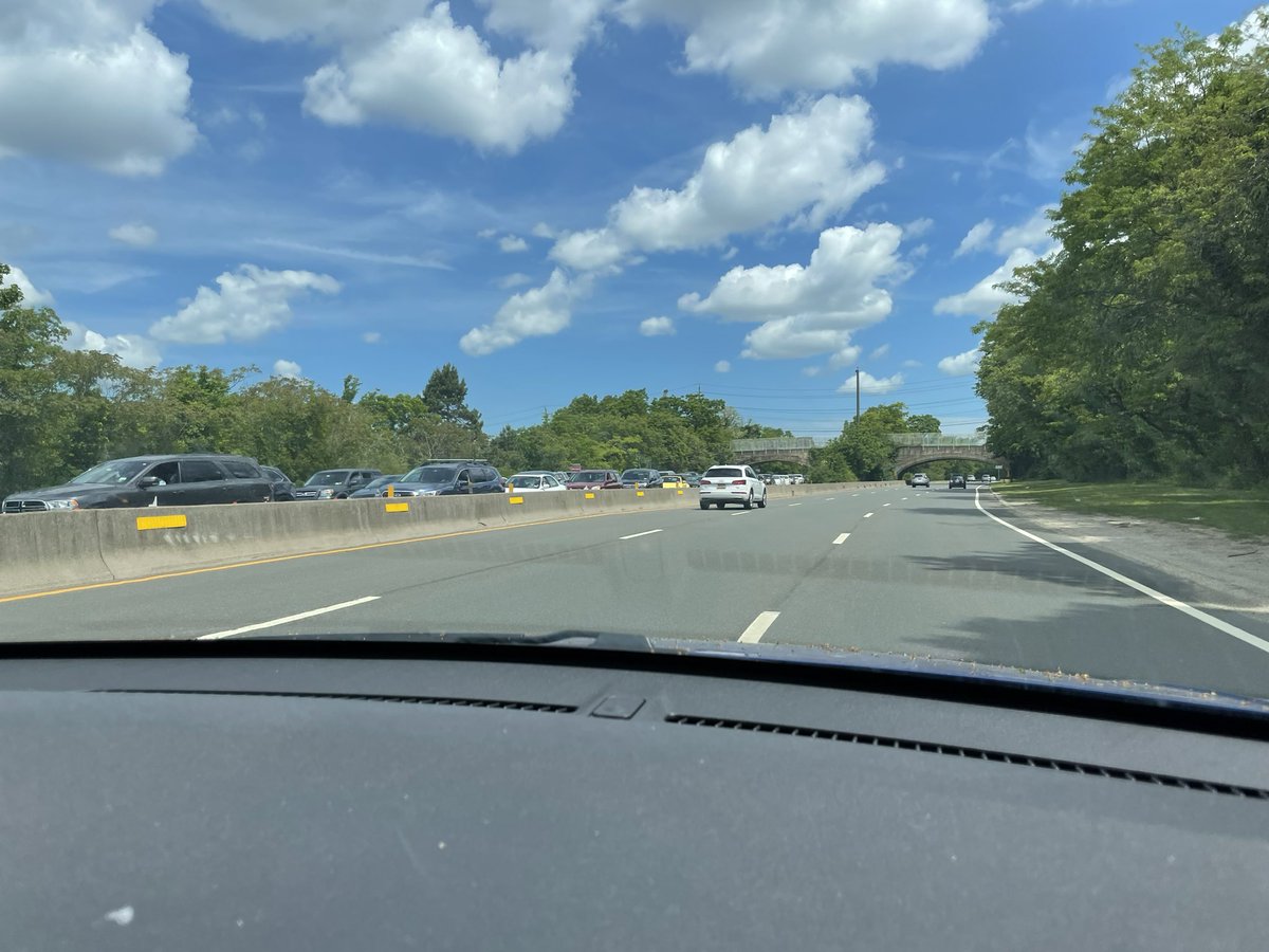 dougpascarella's tweet photo. @News12LI Thanks for shutting down traffic on the Wantagh Parkway @NYSDOT at 11:10am so we can’t make it to Jones Beach!! 👎🏻 Why bother telling the media that your closing the lots at 12pm if you’re not going to let us down there. Shame on you @NYSDOT @GovKathyHochul A waste of $5/gal Gas! https://t.co/uvbINmkmAc