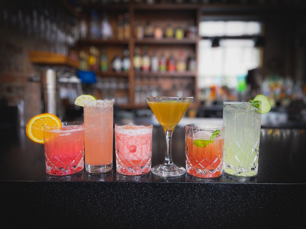 Stop downtown tonight for hand crafted cocktails, appetizers and more! 🥃🍸
Patio is open, weather permitting. 
.
We’ll be closed Monday in observance of Memorial Day.