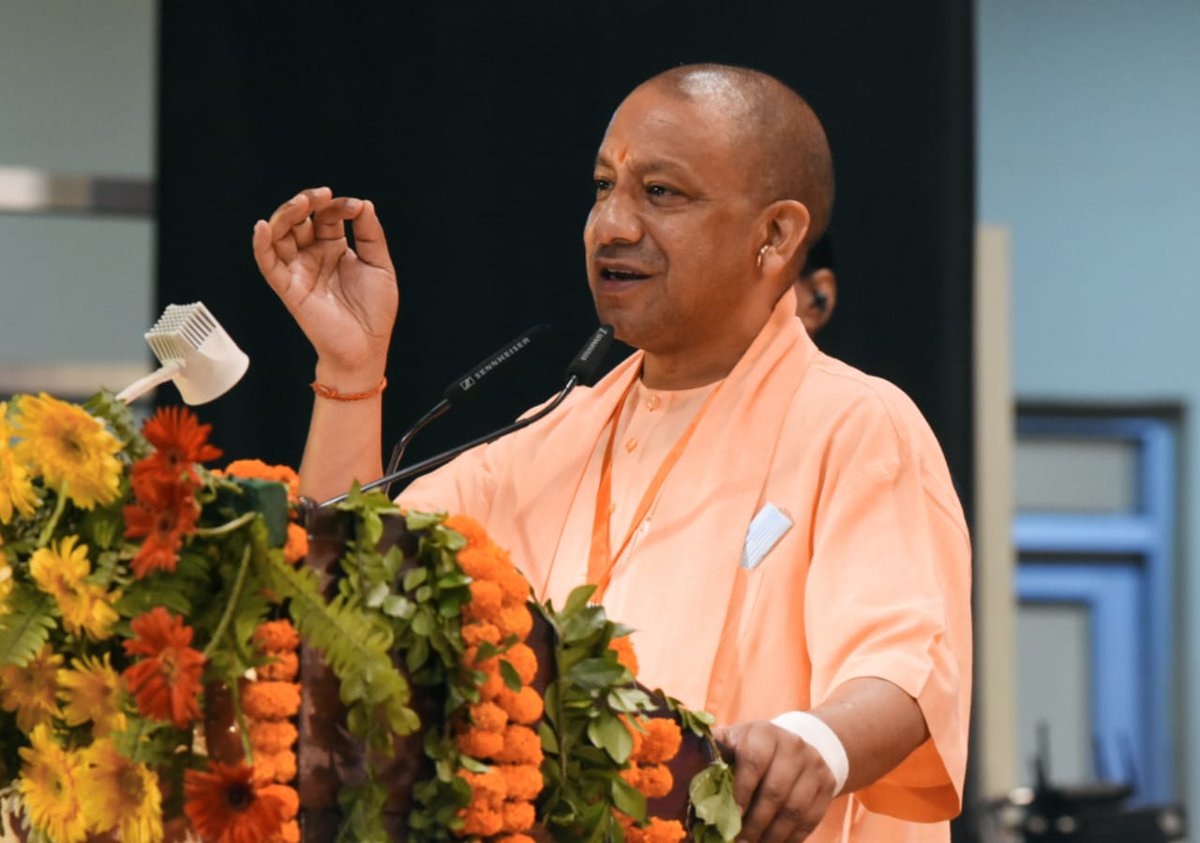 BhartDixit's tweet photo. भाजपा प्रदेश कार्यसमिति की में सम्मिलित हुआ।
    इस अवसर पर प्रदेश के यशस्वी मुख्यमंत्रीश्री @myogiadityanathजी राष्ट्रीय महासचिव @ArunSinghbjpजी, प्रदेश अध्यक्ष श्री @swatantrabjpजी, संगठन महामंत्री श्री @sunilbansalbjpजी प्रदेश कार्यसमिति के सदस्यों को पाथेय प्राप्त हुआ । https://t.co/OVs3XjM40q