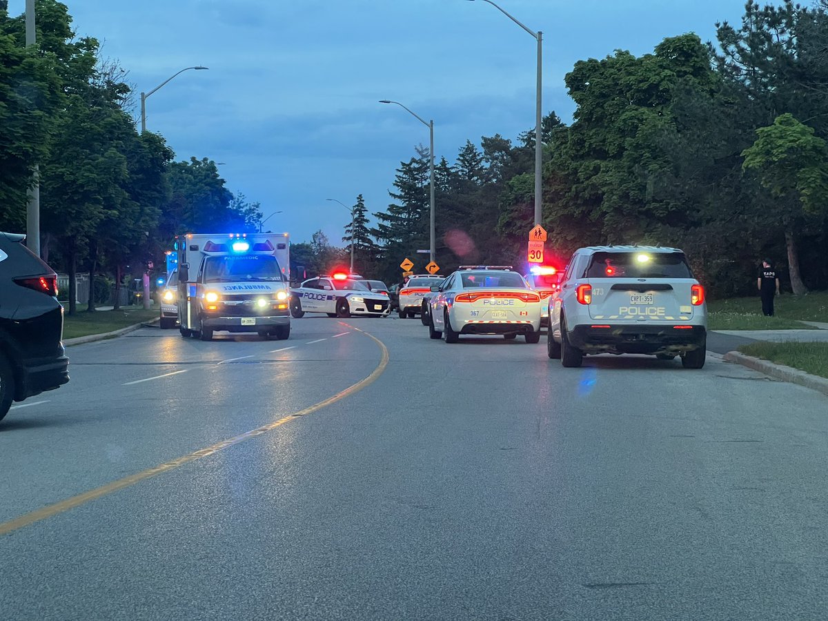 EnnMartin's tweet photo. @PeelPolice So many first responders last night, quite the response! https://t.co/ByP7rnjuad