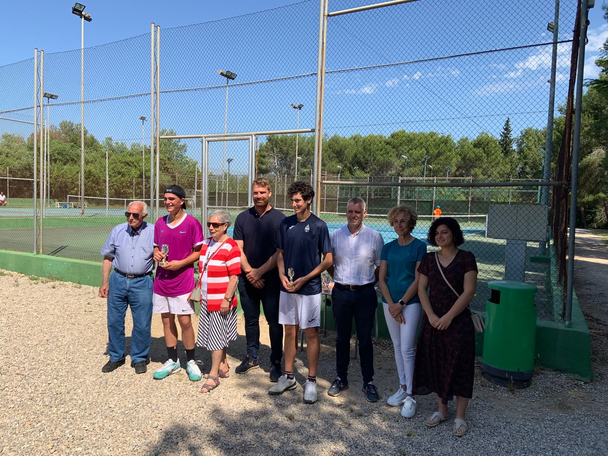 JoanBarbera7's tweet photo. Avui des d'Amposta dia complert amb diverses act. esportives rellevants:

🥎🏸🥇3a prova circuit Promeses de Tennis '22
@FCatTennis

🏊🚴🏃4rt Triatló TriTour Ciutat Amposta '22
@tritour_oficial

🤾🏆Cpt. Catalunya Infantil #Handbol '22 

@esportcat
@ajamposta @ComarcaMontsia https://t.co/OSxSag4iMZ