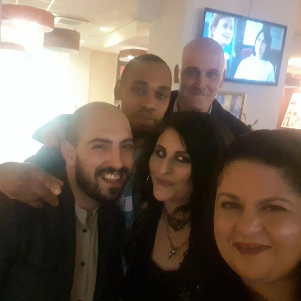 vShowcards.com tweet media