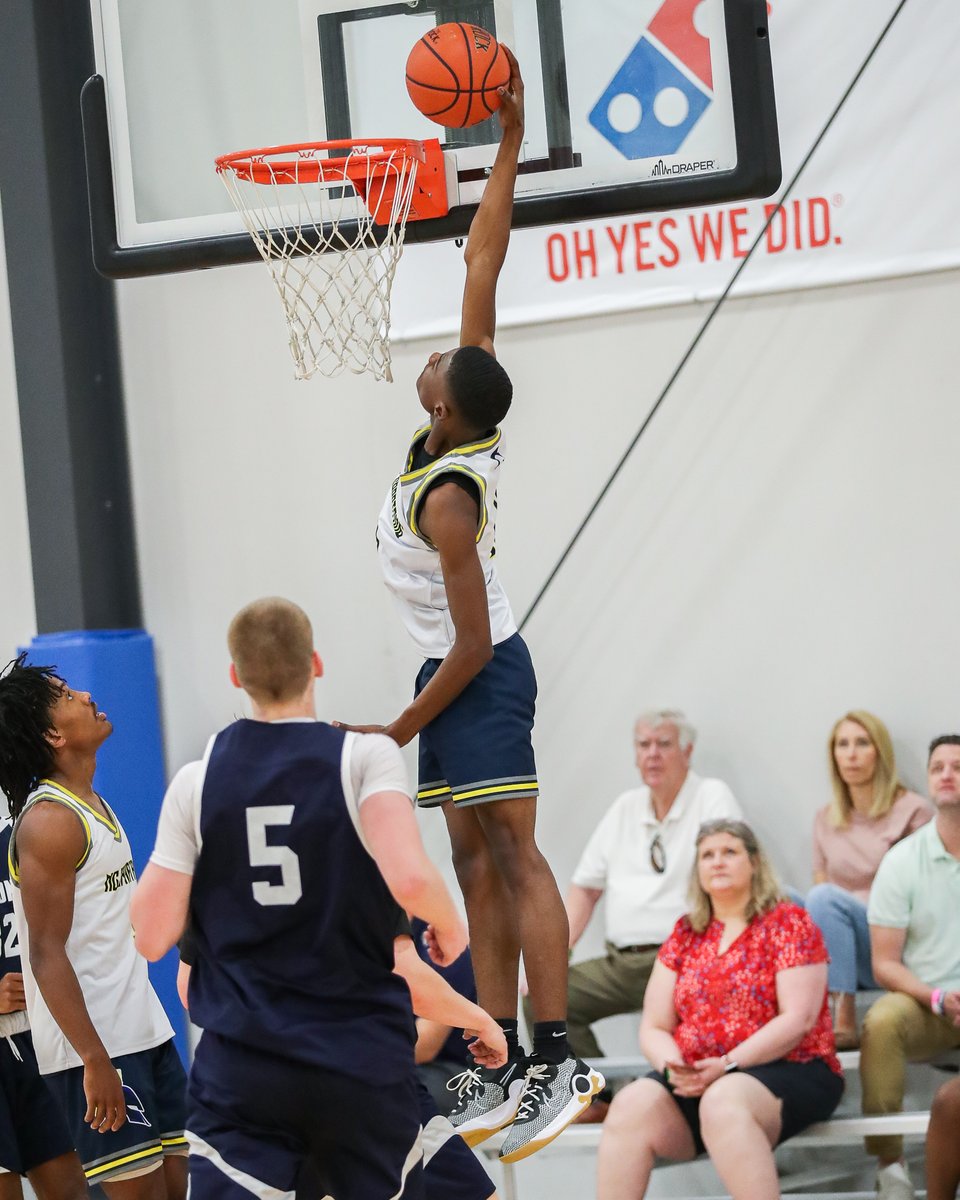 PhenomMixtapes's tweet photo. Pro One Select vs NC Spartans Haidinger 17U action shots at #PhenomMDC #PhenomHoops https://t.co/d69njMqSnx