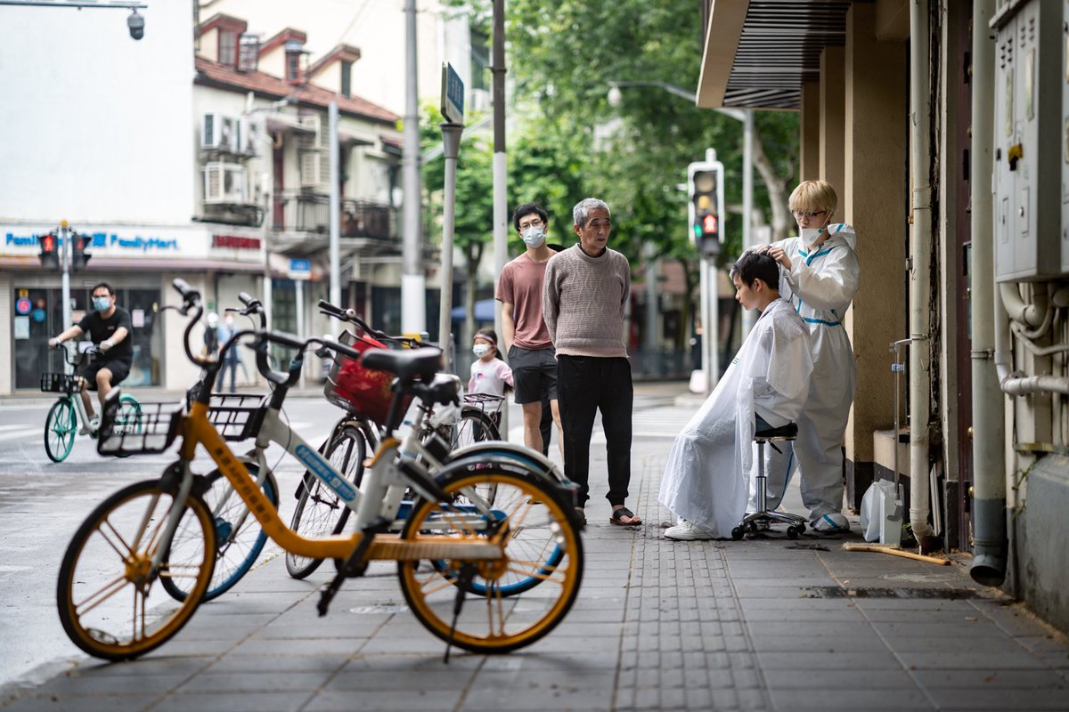 Life in Shanghai as the city slowly begins to open after a two month COVID-19 lockdown. Shops are still closed but the city's entrepreneurial spirit lives on. #shanghailockdown