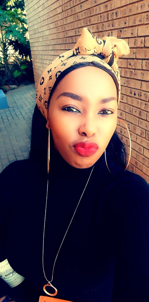 Tshego_Tebogo's tweet photo. #sundaymood #bookclubsunday #sundaytoday https://t.co/s4wiSysVtR