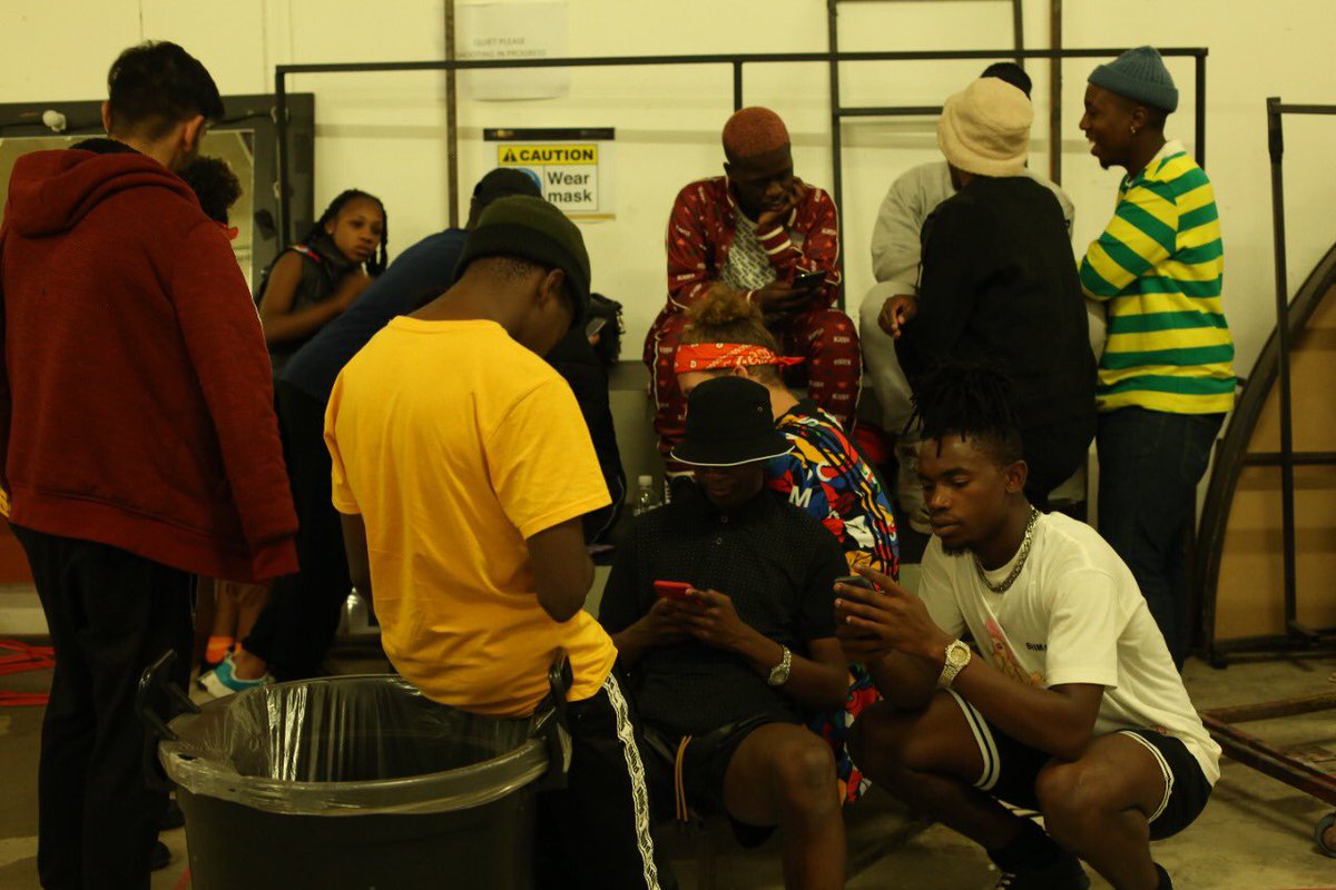 DanceYoDumo_'s tweet photo. Under 15 minutes till showtime and winner is decided!
Everyone is asking people to tune in and vote for their team.
Who have you been voting for and is your #DanceYoDumo season 1 winner?
#VersatileBlendersWin or #UrbanWaveWin
Tune in and see who takes it home π https://t.co/bLtzQmxnaV